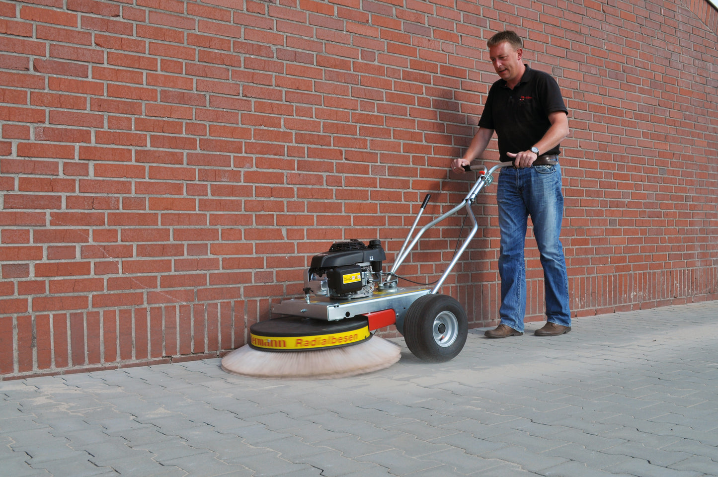 WR 870 Honda - GXV160 OHV technology - Wire Brush