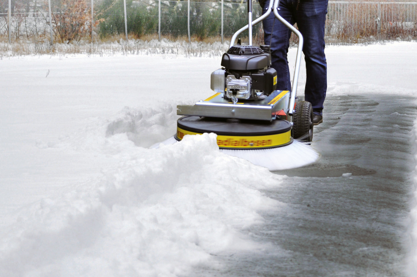 WR 870 Honda - GXV160 OHV technology - Wire Brush